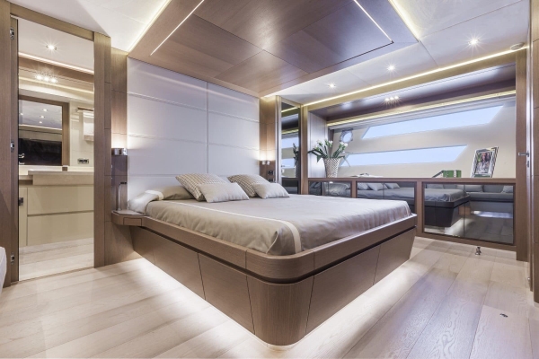 YIHONG YACHTS