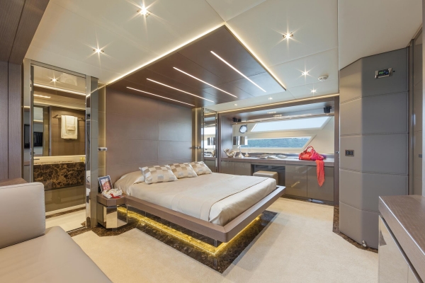 YIHONG YACHTS